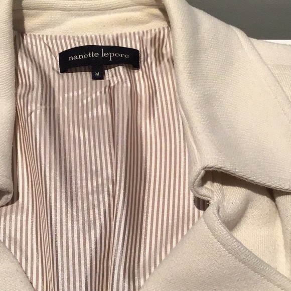 Buttons detail jackets - Picture 2 of 4